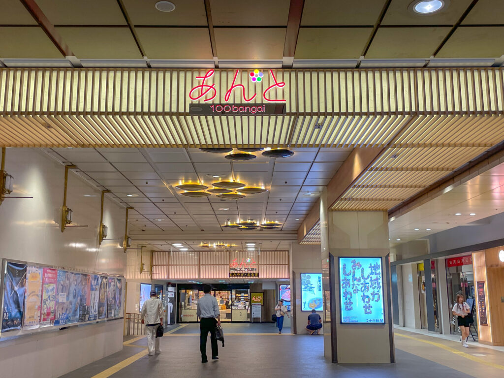 金沢駅あんと西側入口